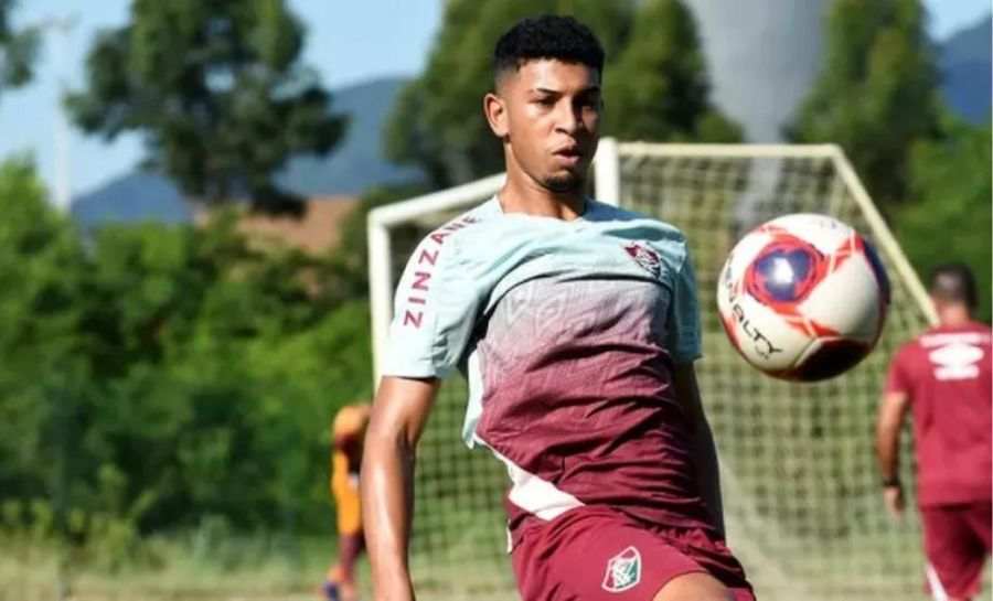 Ex-jogador do sub-23 do Fluminense morre em acidente de carro